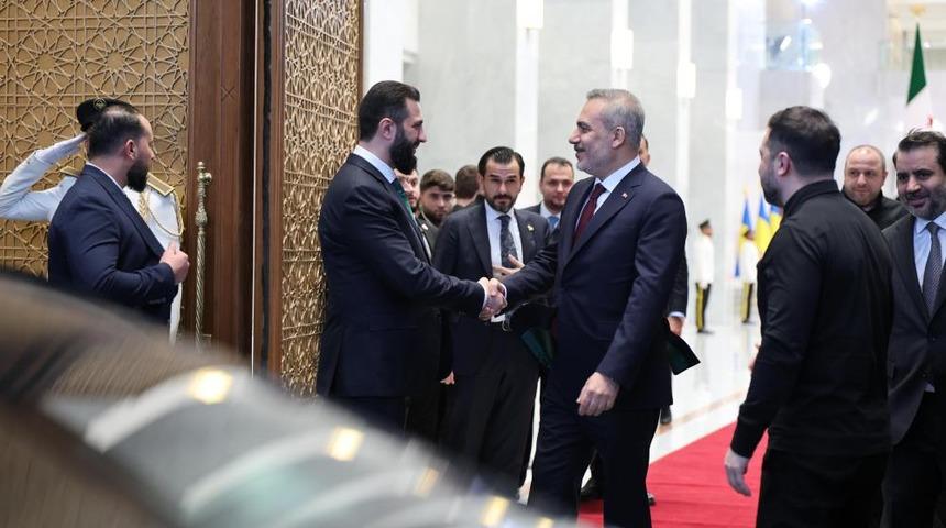 Dışişleri Bakanı Fidan, Suriye Devlet Başkanı eş-Şara ile bir araya geldi