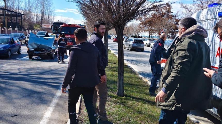 Van'da meydana gelen trafik kazasında 2 kişi yaralandı