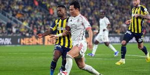 Derbide Fenerbah&ccedil;e Beşiktaş'ı son saniyede yıktı! Zirve yangın yeri