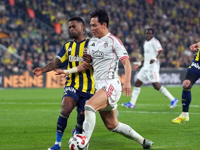Derbide Fenerbah&ccedil;e Beşiktaş'ı son saniyede yıktı! Zirve yangın yeri