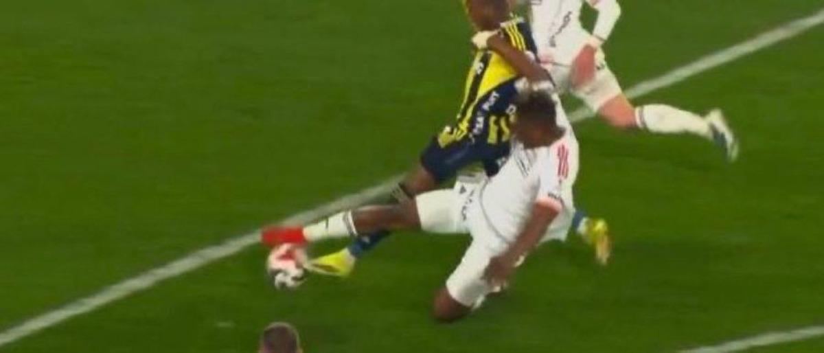 Yasin Kol un penaltı kararı derbiye damga vurdu!  Kural hatası mı var?  soruları sosyal medyayı salladı 1