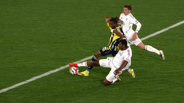 Yasin Kol'un penaltı kararı derbiye damga vurdu! 'Kural hatası mı var?' soruları sosyal medyayı salladı