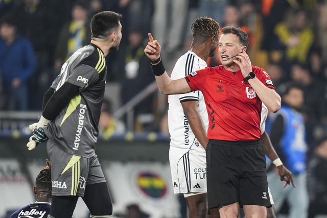 Yasin Kol'un penaltı kararı için verip veriştirdiler! Eski hakemlerden olay yorum: Uydurulmuş, ahlaksızca bir penaltı!