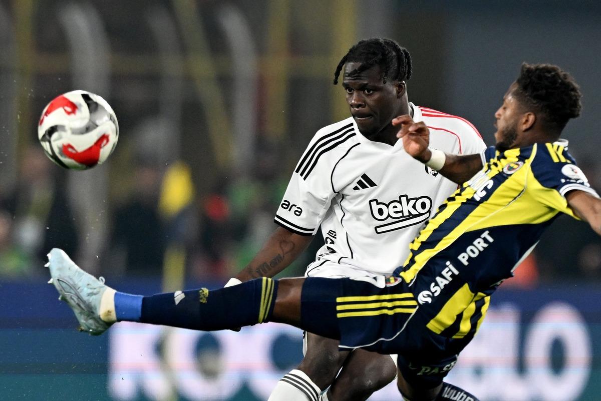 Derbide Fenerbah&ccedil;e Beşiktaş ı son saniyede yıktı! Zirve yangın yeri 6