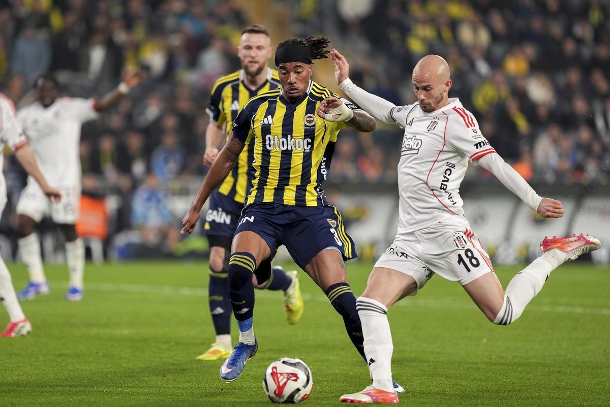 Derbide Fenerbah&ccedil;e Beşiktaş ı son saniyede yıktı! Zirve yangın yeri 5