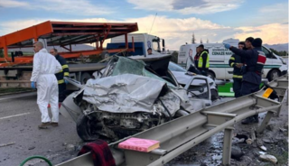 Korkun&ccedil; kaza: 4 kişi hayatını kaybetti: 2 ağır yaralı 