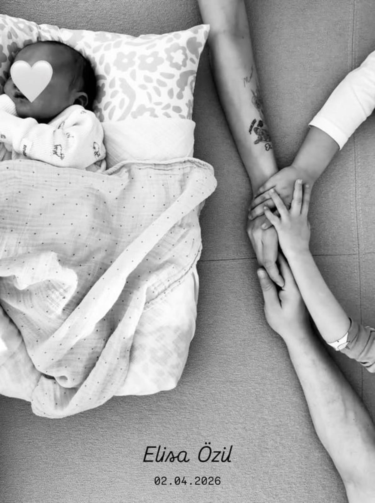 Mesut &Ouml;zil ve Amine &Ouml;zil bebeklerine verdikleri isimle şaşırttı! 1