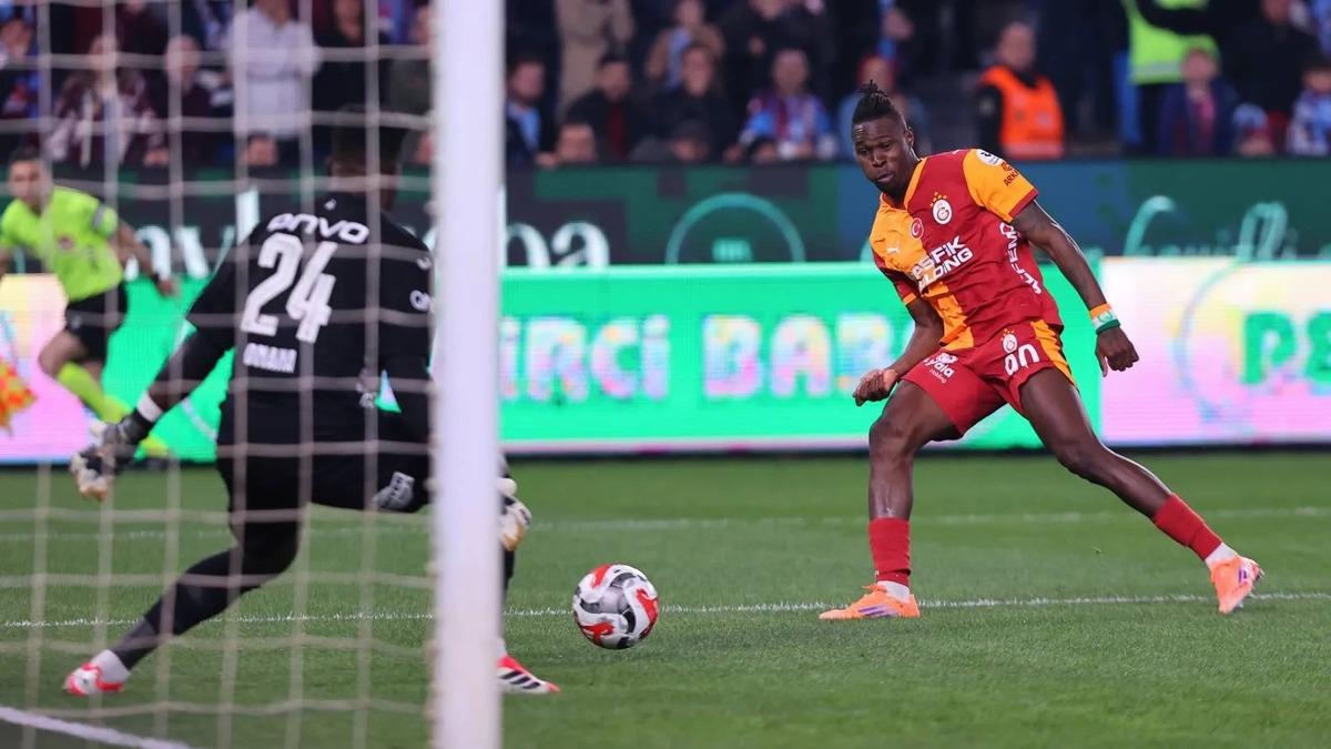 Okan Buruk tan Mauro Icardi kararı! G&ouml;ztepe ma&ccedil;ı &ouml;ncesi flaş gelişme 2