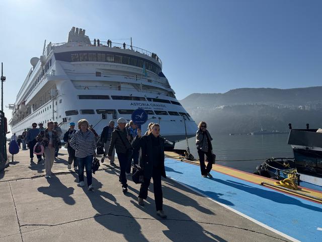 "Astoria Grande" kruvaziyeri 907 yolcusuyla Amasra ya geldi 1