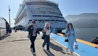 "Astoria Grande" kruvaziyeri 907 yolcusuyla Amasra'ya geldi