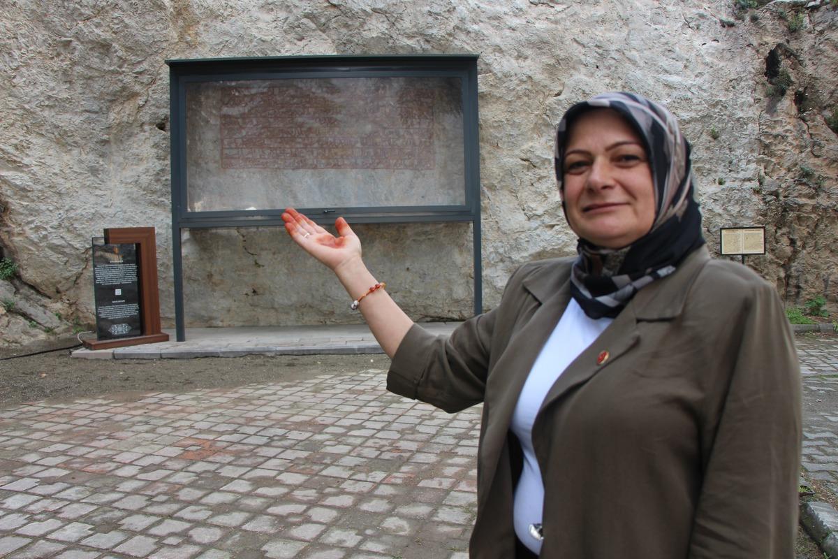 D&uuml;nyada tek: 600 yıllık kaya kitabe, yazboz tahtasına d&ouml;nm&uuml;şt&uuml;! 5