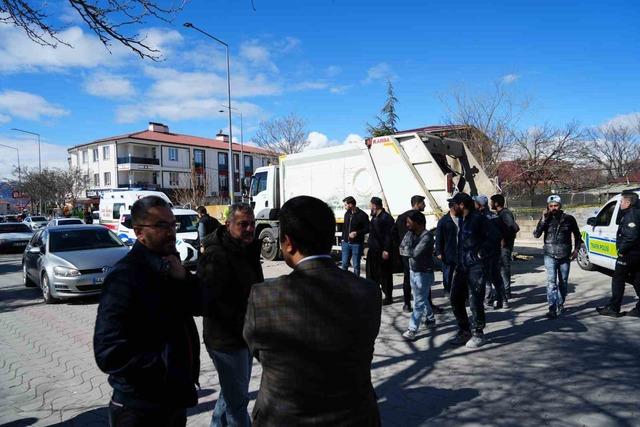 &Ccedil;&ouml;p kamyonunun &ccedil;arptığı yaşlı kadın hayatını kaybetti 4