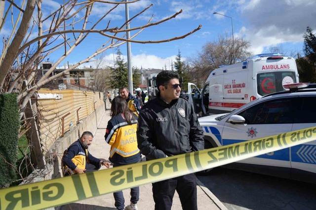 &Ccedil;&ouml;p kamyonunun &ccedil;arptığı yaşlı kadın hayatını kaybetti 3