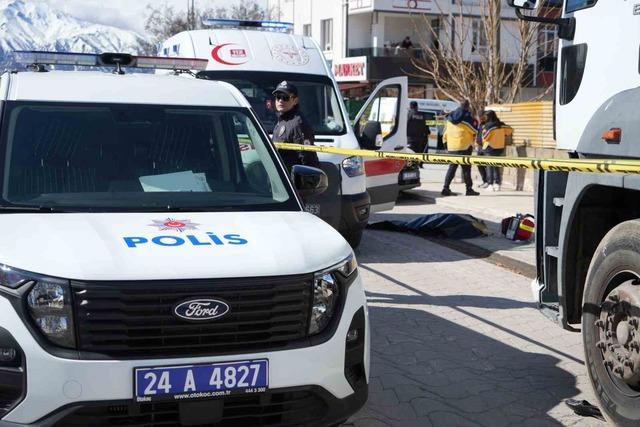 &Ccedil;&ouml;p kamyonunun &ccedil;arptığı yaşlı kadın hayatını kaybetti 2