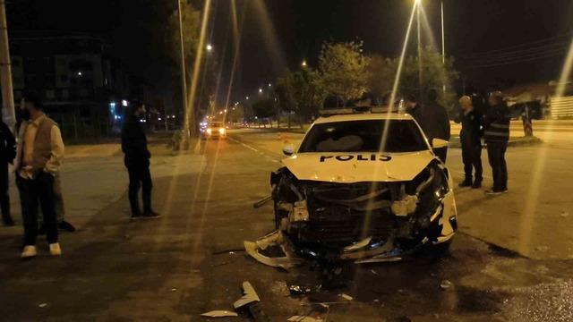 Polis otosuna &ccedil;arpıp patlamış lastiklerle ka&ccedil;tı, park halinde bulundu 2