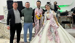 Damada takılan takı herkesi g&uuml;ld&uuml;rd&uuml;! 'beşi bir yerde ayva'
