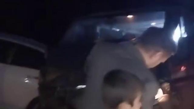 Bursa’da yamaçtan kopan kayalar, araçların üzerine yağdı