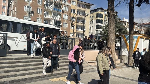 Tokat merkezli 12 ilde d&uuml;zenlenen operasyonda 64 zanlı g&ouml;zaltına alındı 4