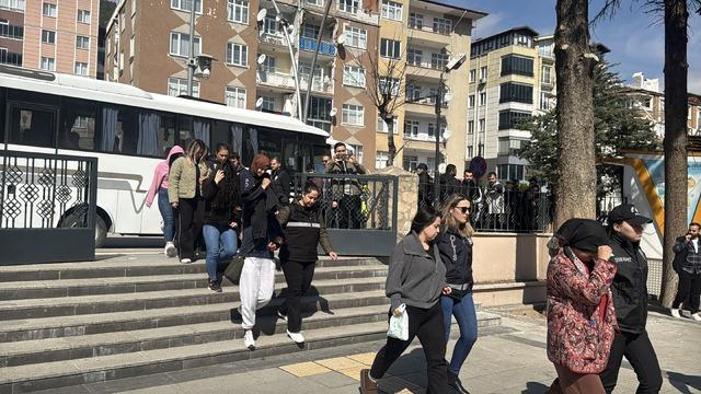 Tokat merkezli 12 ilde d&uuml;zenlenen operasyonda 64 zanlı g&ouml;zaltına alındı 3