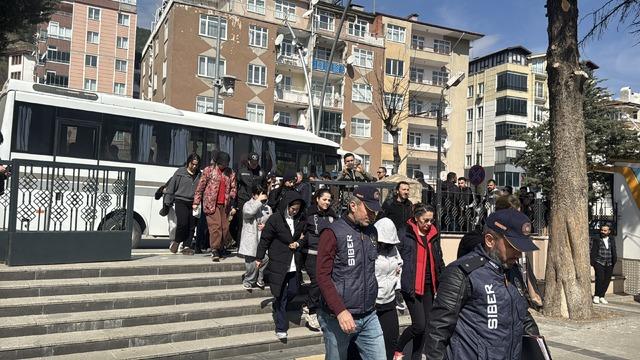 Tokat merkezli 12 ilde d&uuml;zenlenen operasyonda 64 zanlı g&ouml;zaltına alındı 1