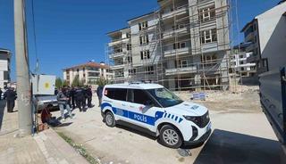 K&uuml;tahya&rsquo;da iskele &ccedil;&ouml;kt&uuml;: 2 iş&ccedil;i yaralandı