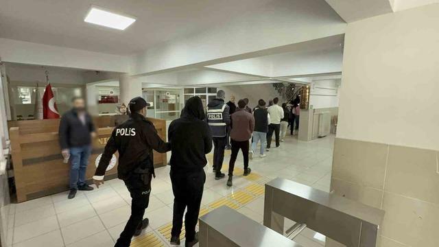 Tokat merkezli 12 ilde yasa dışı bahis operasyonu: 64 g&ouml;zaltı 2