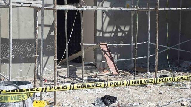 K&uuml;tahya&rsquo;da iskele &ccedil;&ouml;kt&uuml;: 2 iş&ccedil;i yaralandı 3