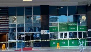 Belediyeye av t&uuml;feğiyle saldırı! Motosikletiyle gelip ateş a&ccedil;tı