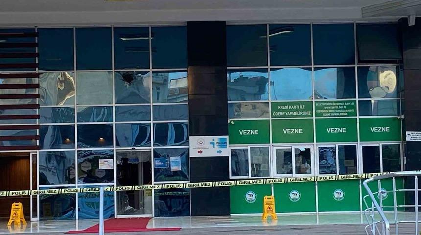 Serik Belediyesi'ne av t&uuml;fekli saldırı! Motosikletiyle gelip ateş a&ccedil;tı