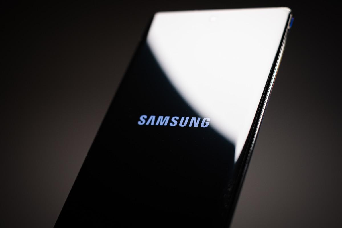 Katlanabilir iPhone i&ccedil;in kritik eşik: Tarih bile verildi! 2