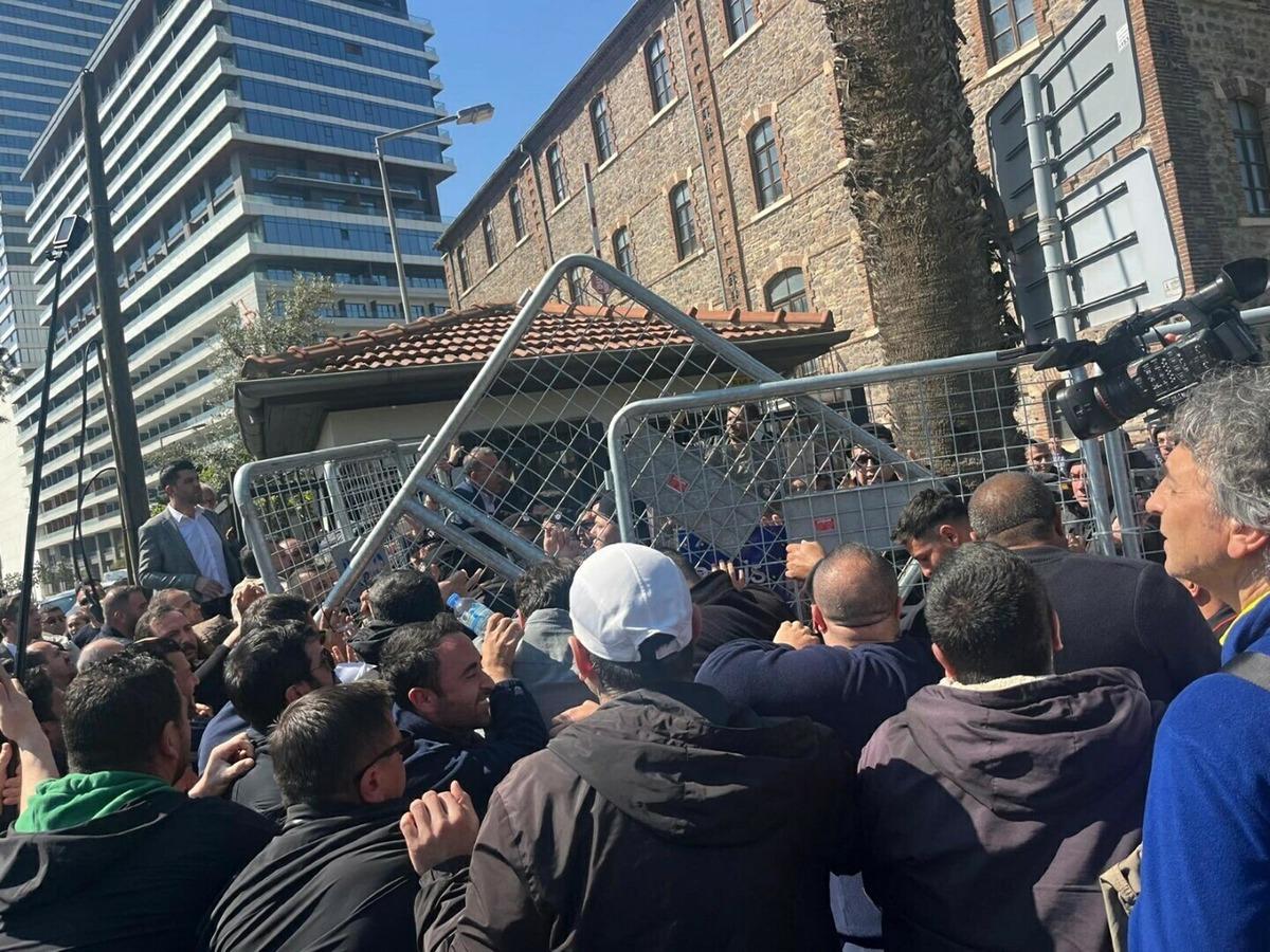 Eski DGM binalarının tahliyesi sırasında gerginlik! AK Partili İnan dan a&ccedil;ıklama: "Vatandaşımızın g&ouml;nl&uuml; ferah olsun" 1