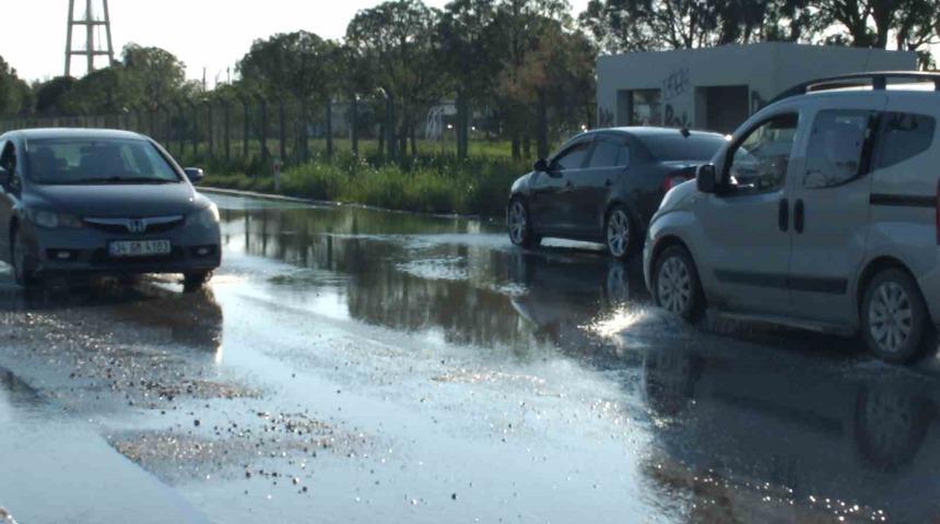 Balıkesir&rsquo;de sağanak nedeniyle arazileri sular bastı, r&ouml;garlar taştı