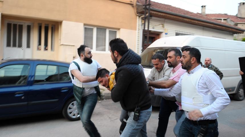 Bursa'da rehine dehşeti! Kayınvalidesi ve kayınpederini yaralayarak evi ateşe verdi