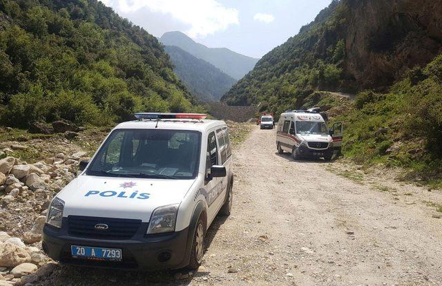 Mantar toplarken kayalıklardan düştü