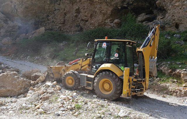 Mantar toplarken kayalıklardan düştü