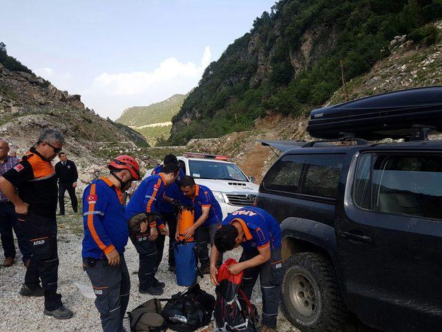 Mantar toplarken kayalıklardan düştü