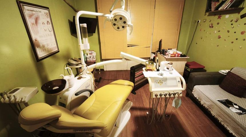 T&uuml;m mahalle şokta: Diş&ccedil;ileri sahte &ccedil;ıktı! "Memnunduk ama doktor değilmiş"