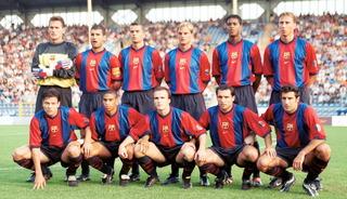 Liverpool ve Bar&ccedil;a'da da oynamıştı! 55 yaşında futbola d&ouml;nd&uuml;