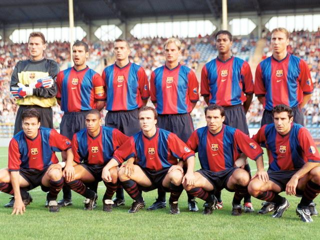 Liverpool ve Bar&ccedil;a'da da oynamıştı! 55 yaşında futbola d&ouml;nd&uuml;