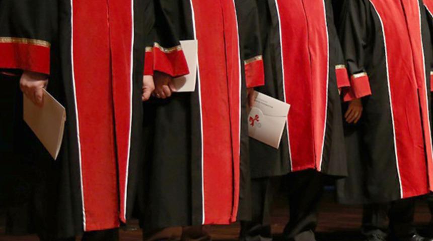 Yeni do&ccedil;entlik kriterleri neler, başvuru tarihi ne zaman? Do&ccedil;entlik Y&ouml;netmeliği Resmi Gazete&rsquo;de yayımlandı!