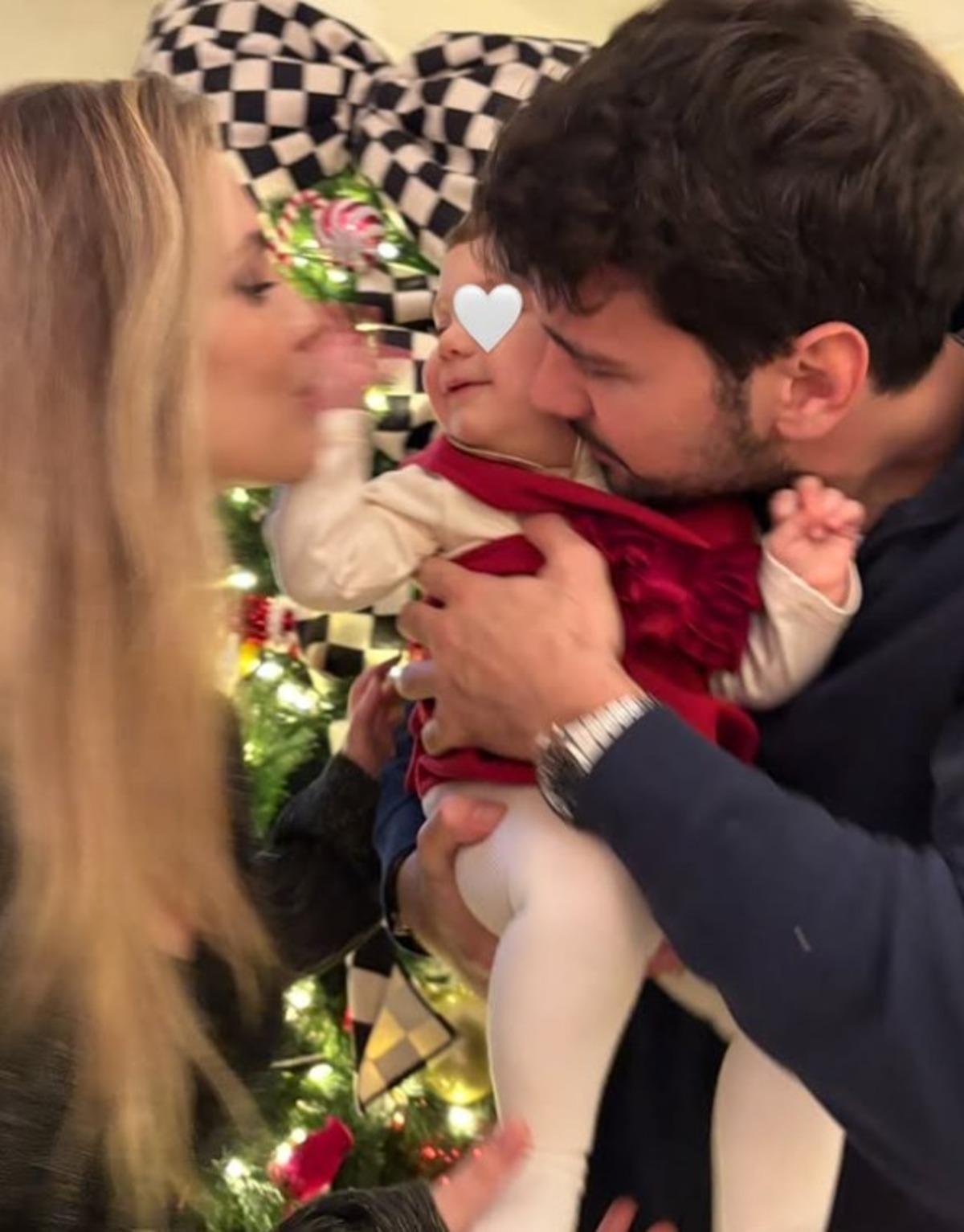 Yasak Elma nın Yıldız ı Eda Ece kızı Mina İpek in yüzünü gösterdi! Annesinin kopyası 1