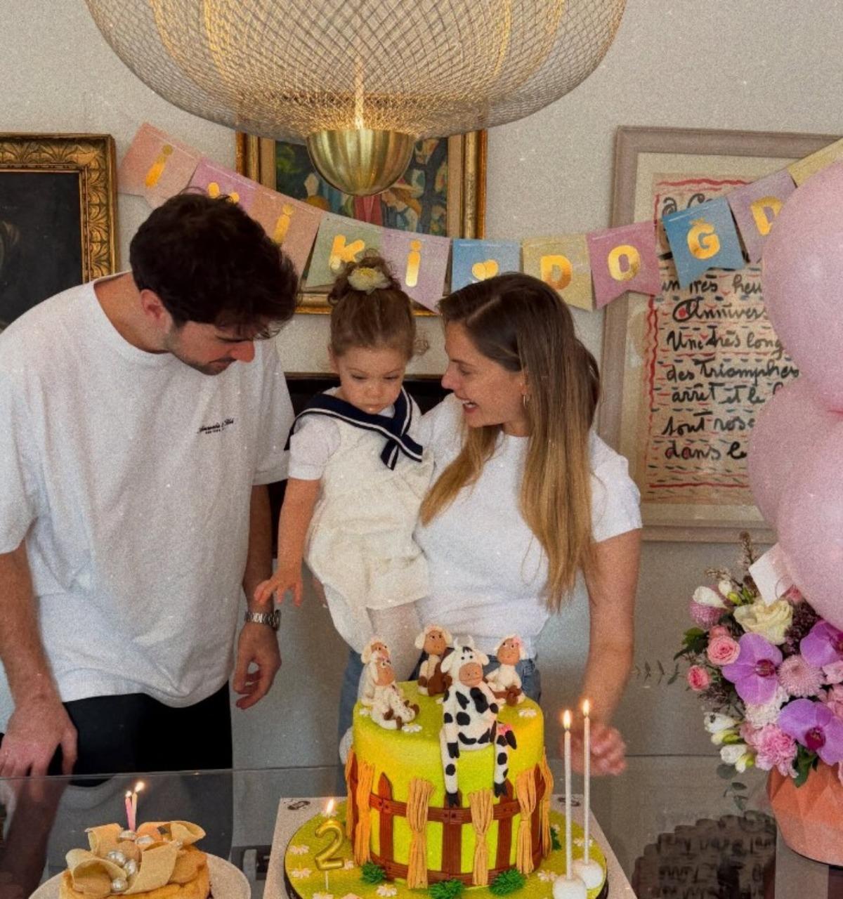 Yasak Elma nın Yıldız ı Eda Ece kızı Mina İpek in yüzünü gösterdi! Annesinin kopyası 2