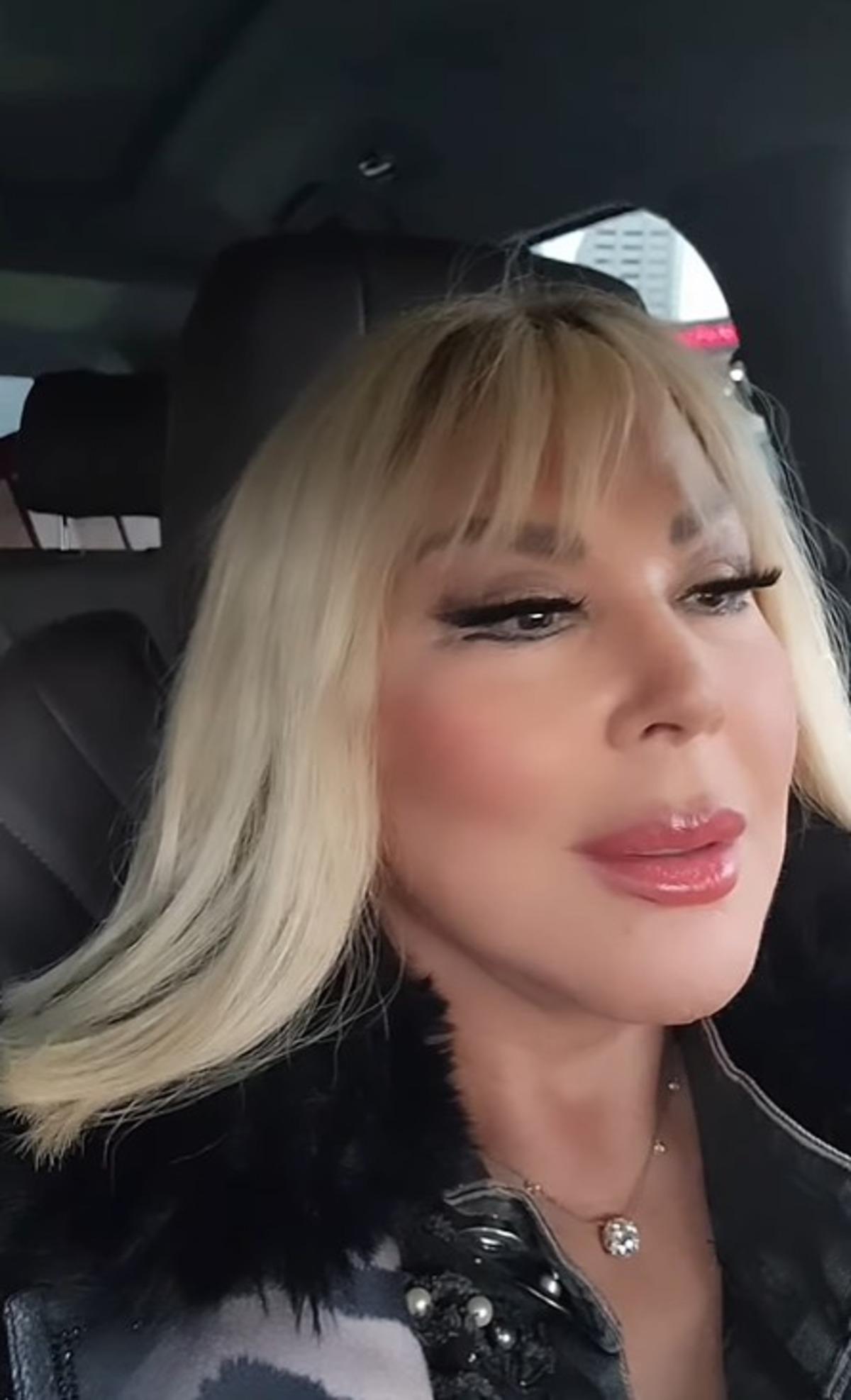 Safiye Soyman y&uuml;z&uuml;n&uuml; gerdirip gıdığını aldırdı! Son haliyle g&uuml;ndemde 2