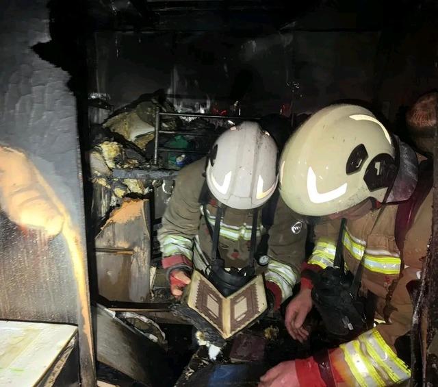 Depremzede ailenin yaşadığı konteyner alevlere teslim oldu 1