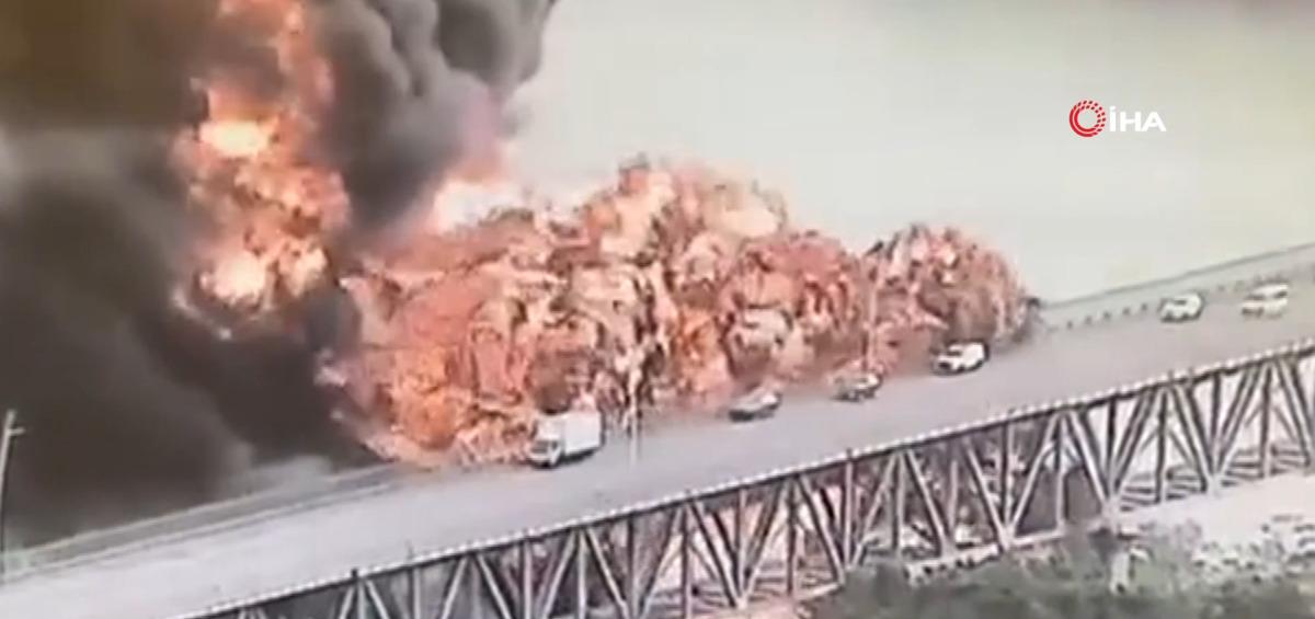 Koca k&ouml;pr&uuml; alev topuna d&ouml;nd&uuml;! G&ouml;r&uuml;nt&uuml;ler dehşete d&uuml;ş&uuml;rd&uuml;: Amerika K&ouml;pr&uuml;s&uuml; nde facia 2