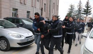 Yozgat'ta yolcusu bulunmayan otob&uuml;s&uuml;n bagajından 53 d&uuml;zensiz g&ouml;&ccedil;men &ccedil;ıktı