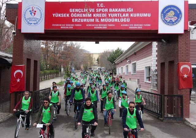 Öğrenciler, olimpiyata destek için 12 kilometre pedal çevirdi