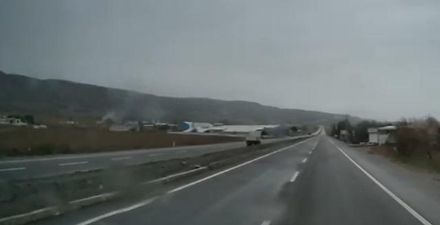 Ters y&ouml;ne giren kamyonetin tehlikeli yolculuğu 2