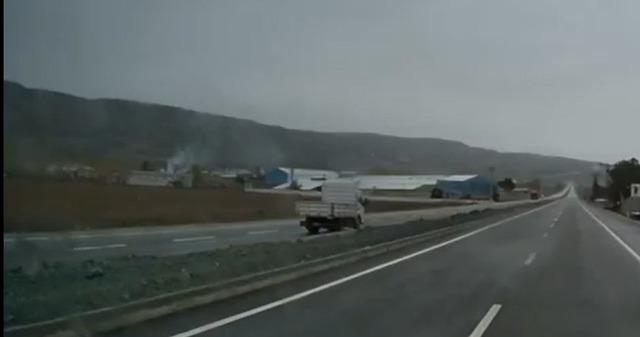 Ters y&ouml;ne giren kamyonetin tehlikeli yolculuğu 1