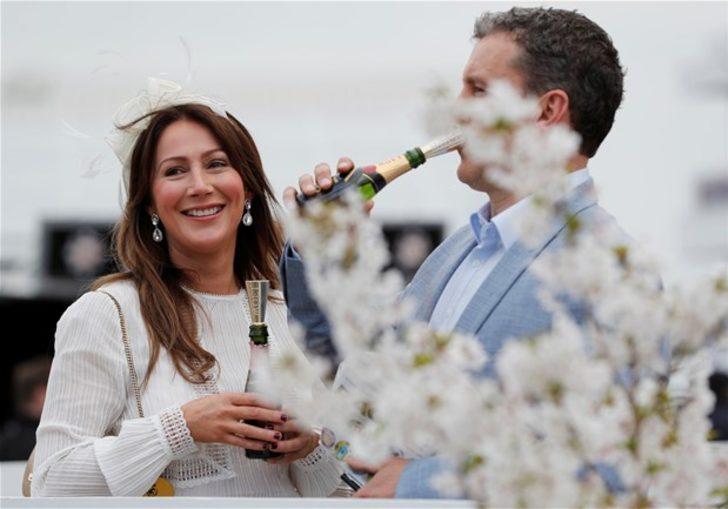 Sokak ortasında resmen coştular!  G1